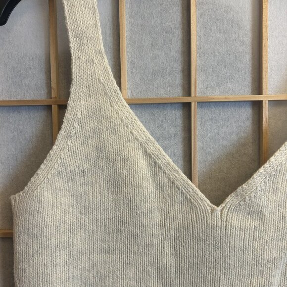 Old Navy Cream/Ivory Heather Oatmeal V-Neck Thick Rib-Knit Sweater Tank Size Med - Picture 2 of 10